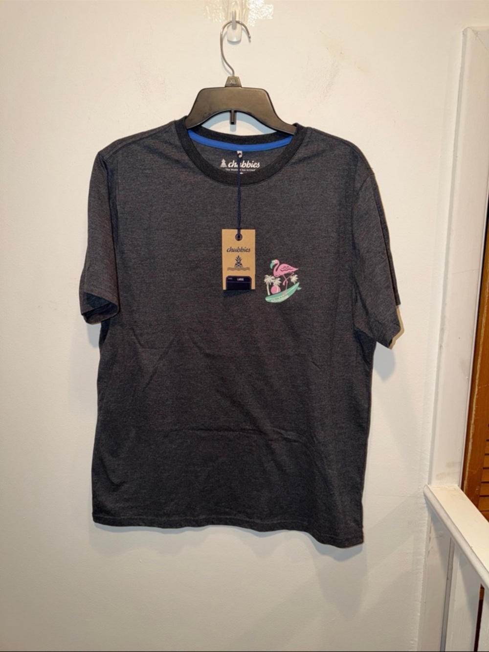 Chubbies Mens Sky’s Out Thighs Out Flamingo TShirt. Size Large (NWTS)